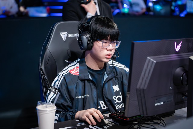 Lazyfeel continues to make a new history for Vietnamese League of Legends, mentioning the name Gumayusi- Photo 2.