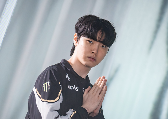Chovy "nape" After defeating T1, admit that Riot accidentally was favored by Riot- Photo 2.