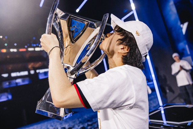 The superstar denied Theplay's comments about T1 and Zeus- Photo 3.