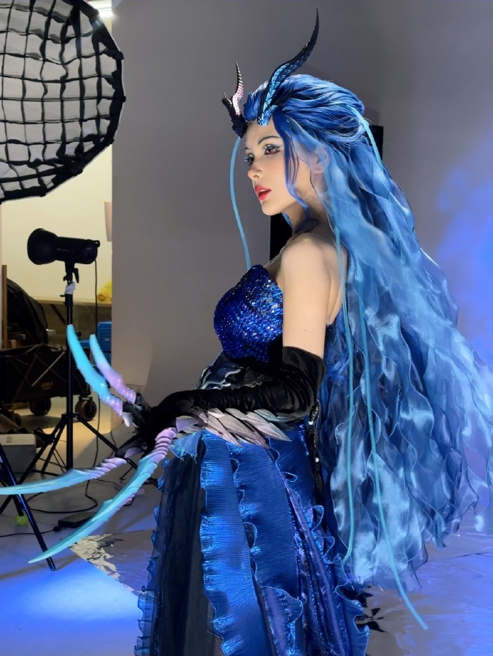The photo series of the female MC attracted the great attention of League of Legends fans