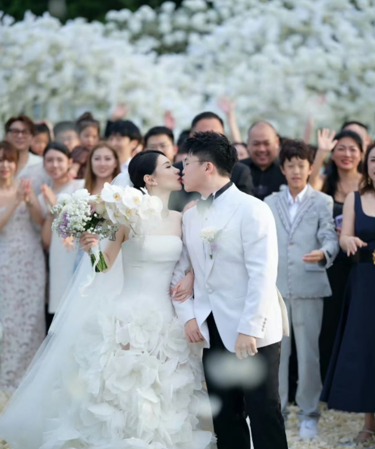 In early February, he made a party to celebrate the expensive wedding day in Bali
