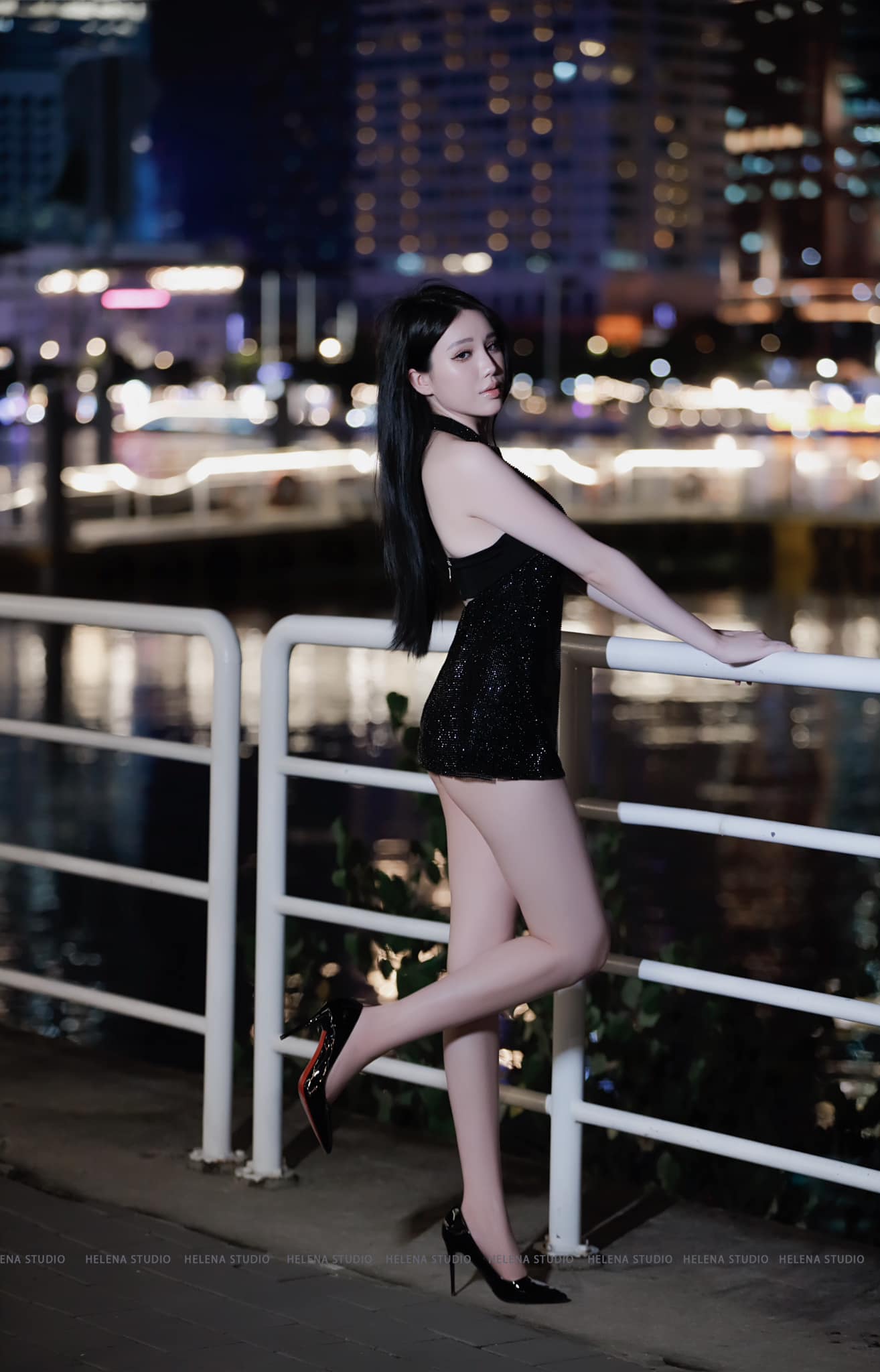 After breaking up with Zeros, the female streamer is also actively posting photos with the familiar charming style