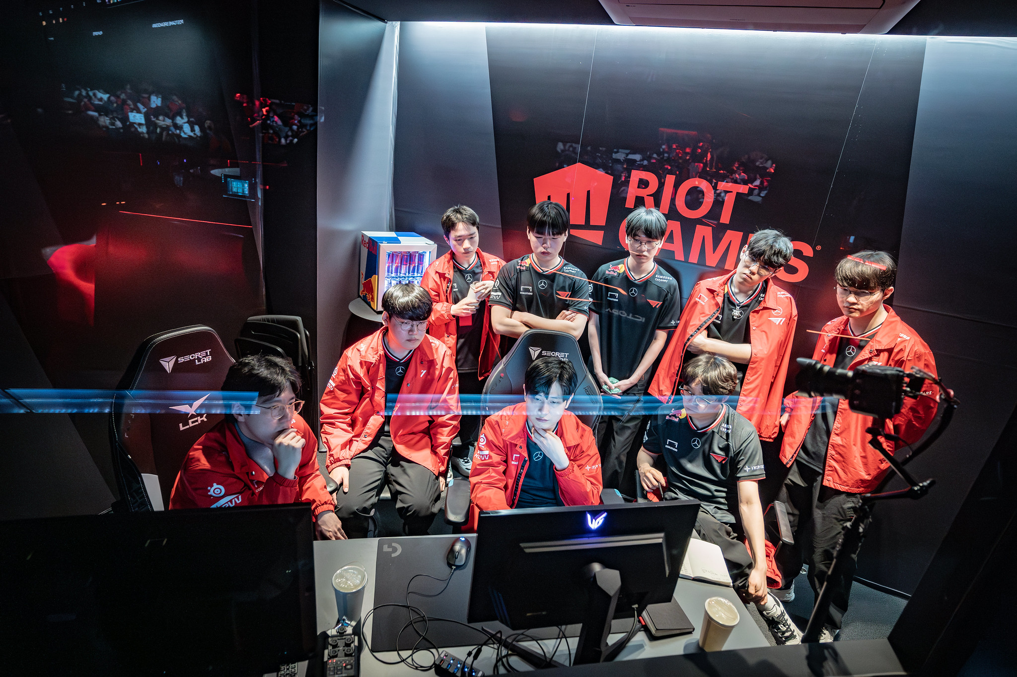 Currently, the League of Legends community is looking forward to the official announcement from T1