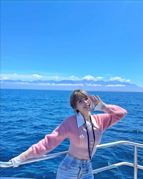 Many viewers think that she can make her fans from eSports and League of Legends feel disappointed when they also apply tricks to 