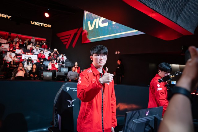 Being still healed, Faker was repeated again for one thing "Painter"- Photo 5.