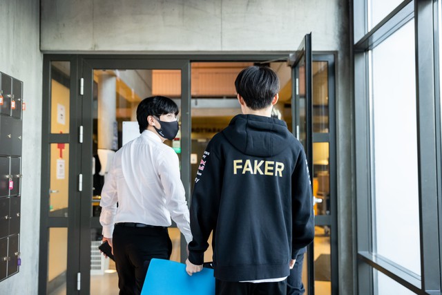 From Gumayusi, the League of Legends community recalled the classic anecdote of Faker- Photo 2.