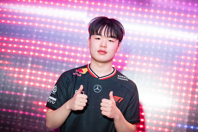 Between the drama T1 - Gumayusi, Faker has a move "strange"- Photo 3.