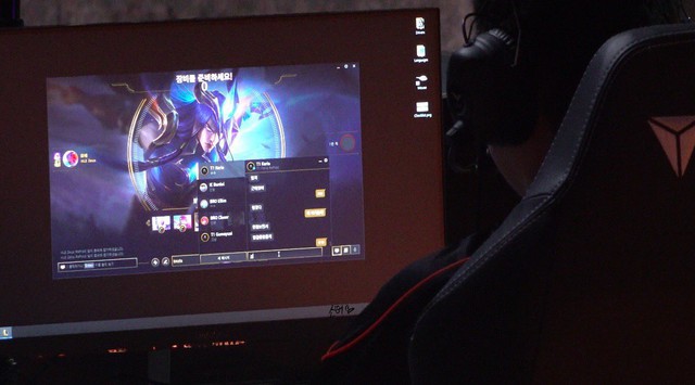 Previously Keria also talked with Zeus when Zeus prepared for the match against Gen.g