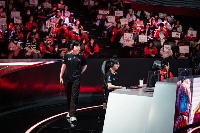 T1 and Zeus may be lost- Photo 3.