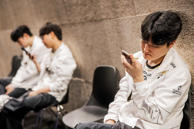 Former super gunner LCK owns parameters far beyond Faker but actually "inferior" Completely- Photo 3.