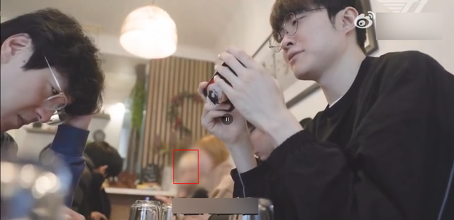 The audience discovered "rumored girlfriend Faker" Always accompany T1, there are no fan frames- photo 3.