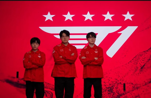 T1 releases the clip to announce the squad but the audience only pays attention to one "disaster"- Photo 2.