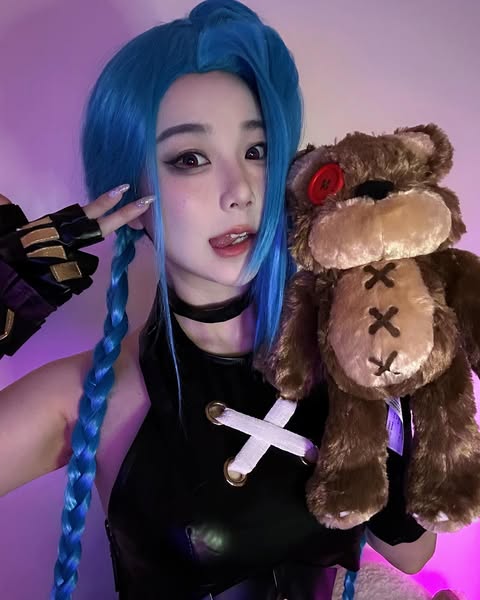 In addition to caster work, Kitty is also an amateur cosplayer