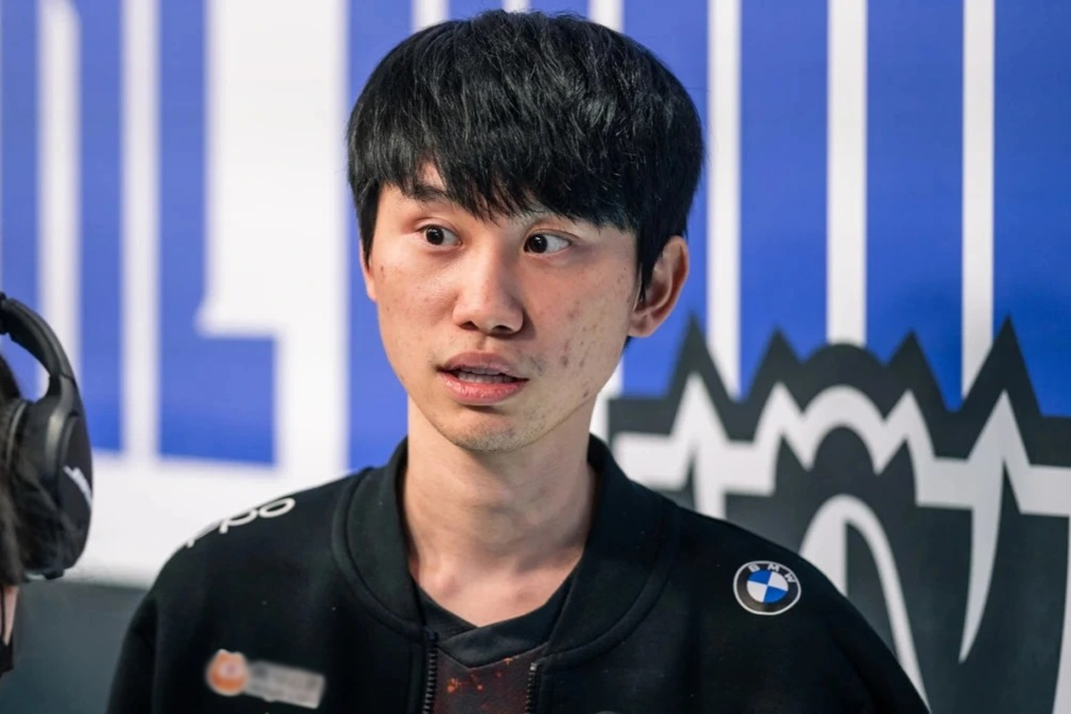 Former King of Worlds received rain 
