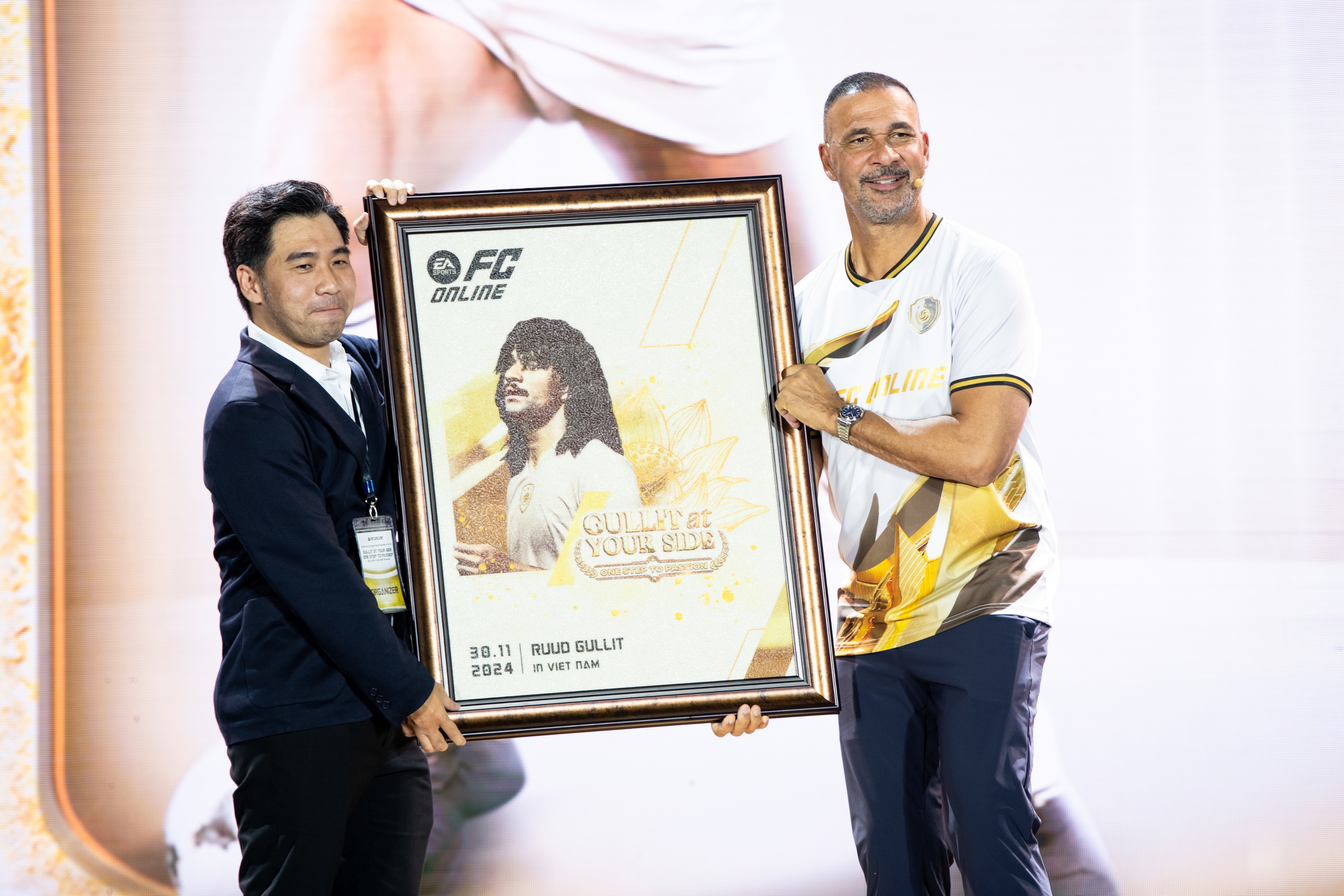 Gullit portrait is made from rice