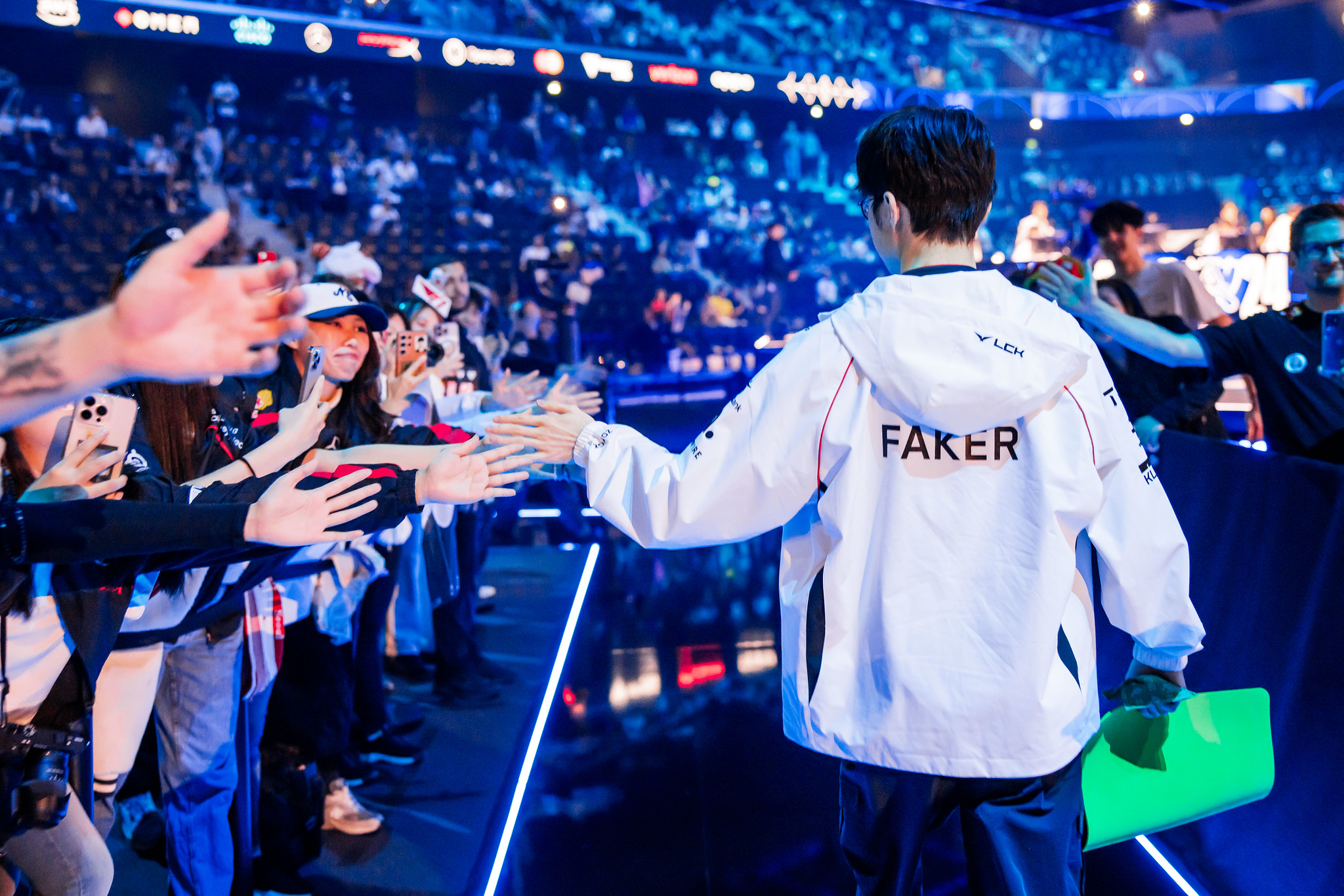 But the audience thinks that the core is because League of Legends has regreased and LCK, the remaining 2 years of T1 has played badly in Worlds