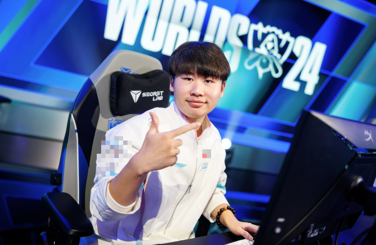 "King Msi" A Lam was in danger because the boss suddenly hugged the money "dive"- Photo 4.