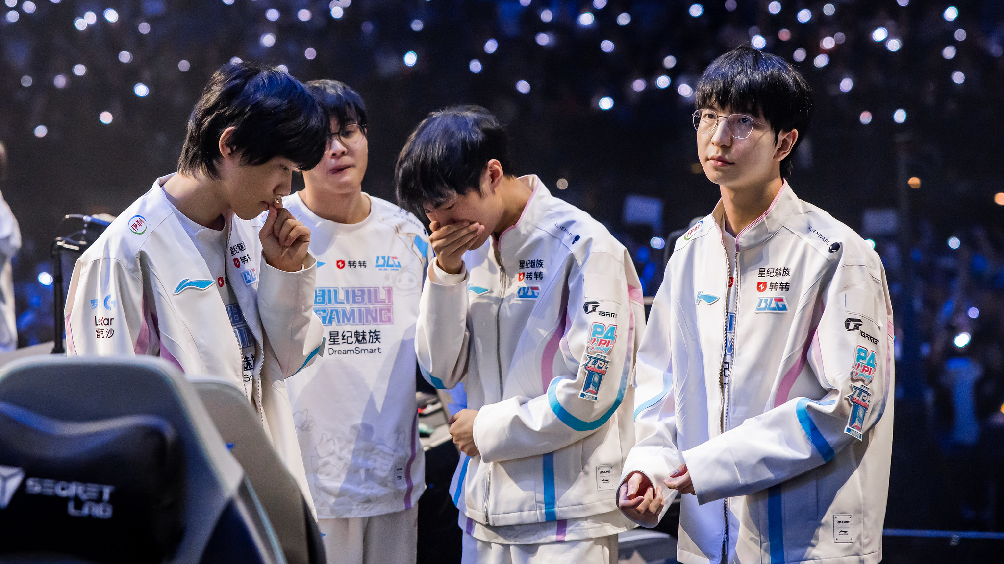 BLG can raise their heads to leave the tournament when they only lose T1 too excellent