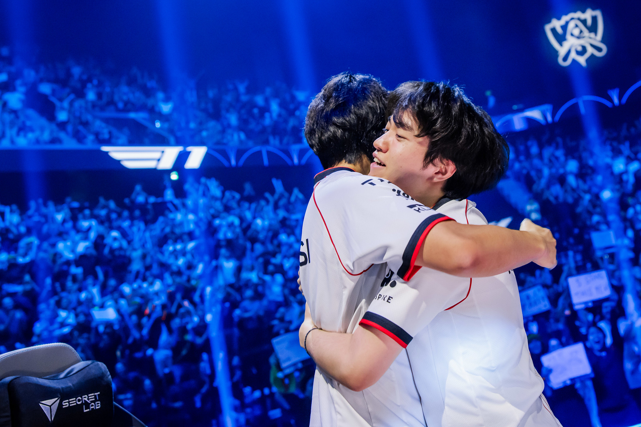 The shine of the bottom pair contributed greatly to help T1 win