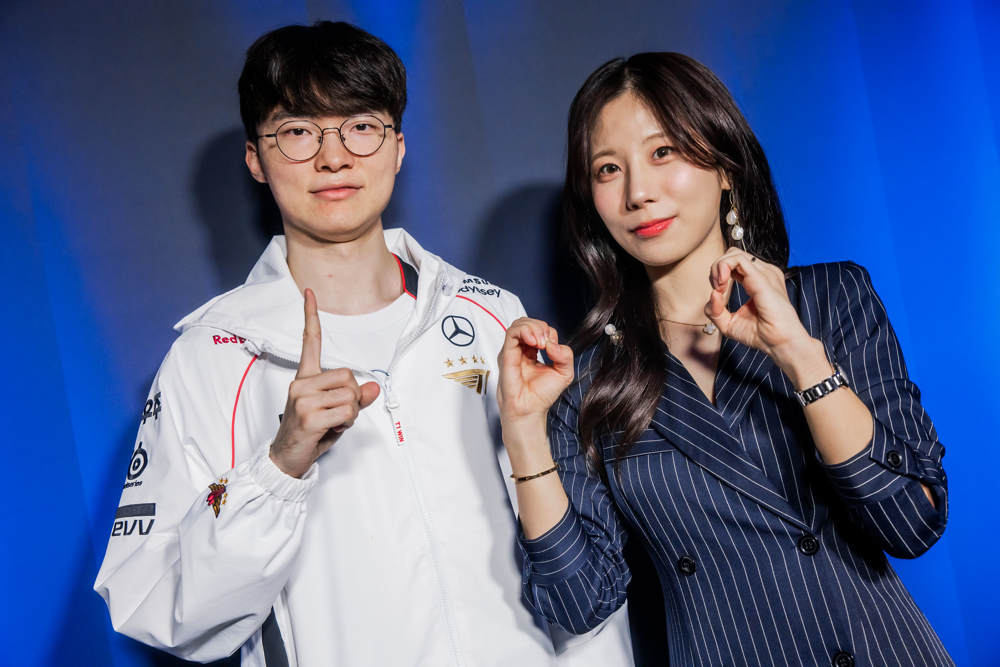 The T1 players, especially Faker, are also more comfortable when working with her close sister