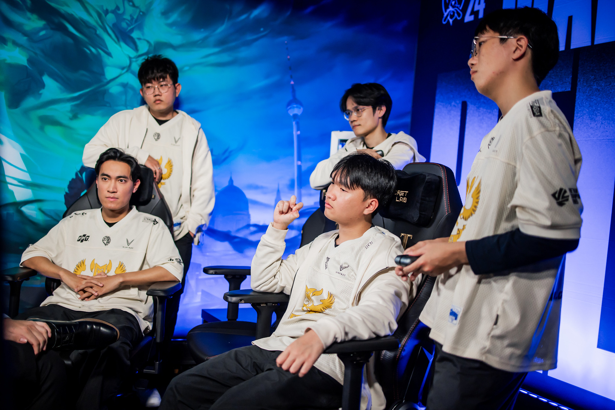 It is difficult to have a chance to scrim and top teams are also disadvantaged for small teams like grams