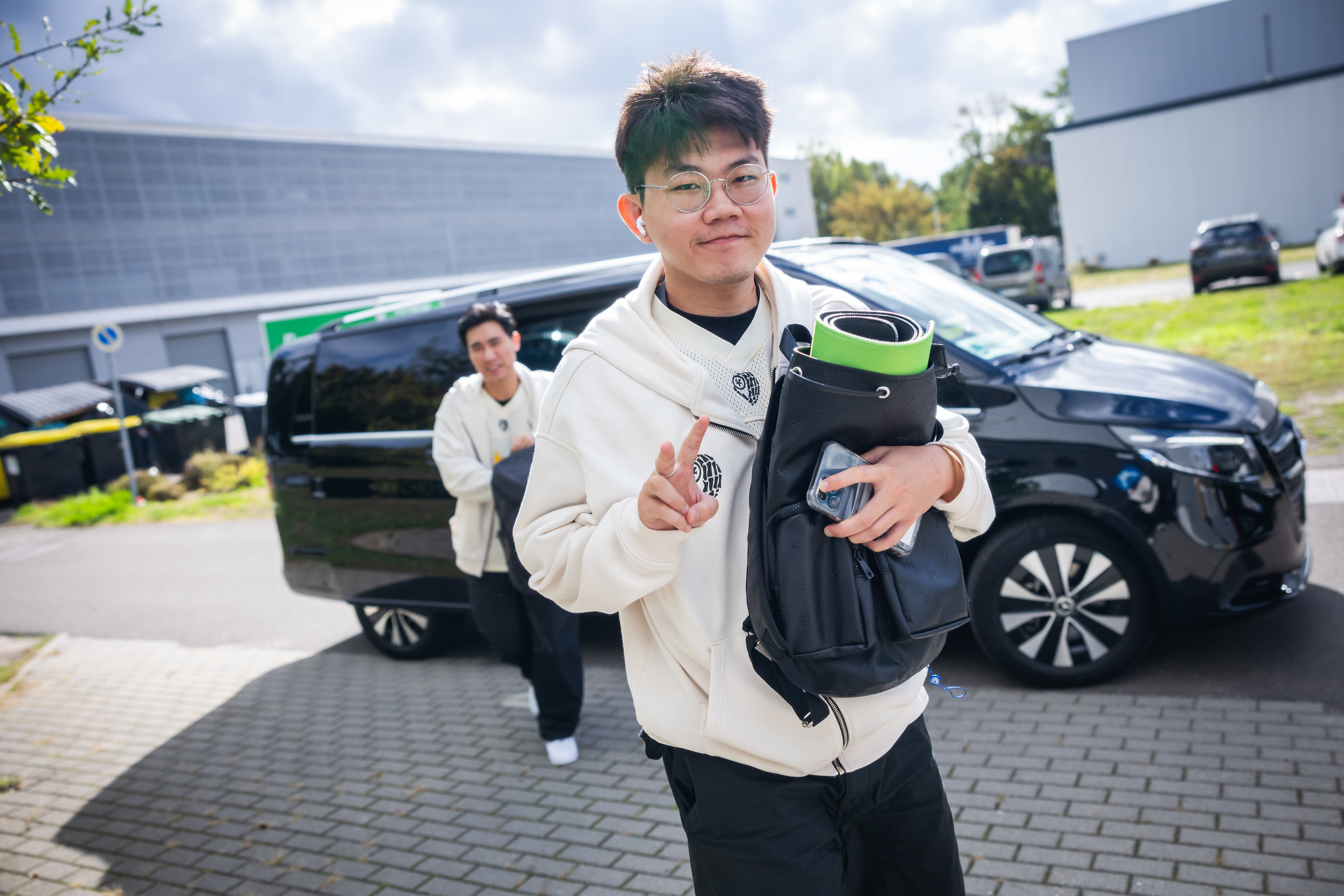 Neo has almost no play since joining grams