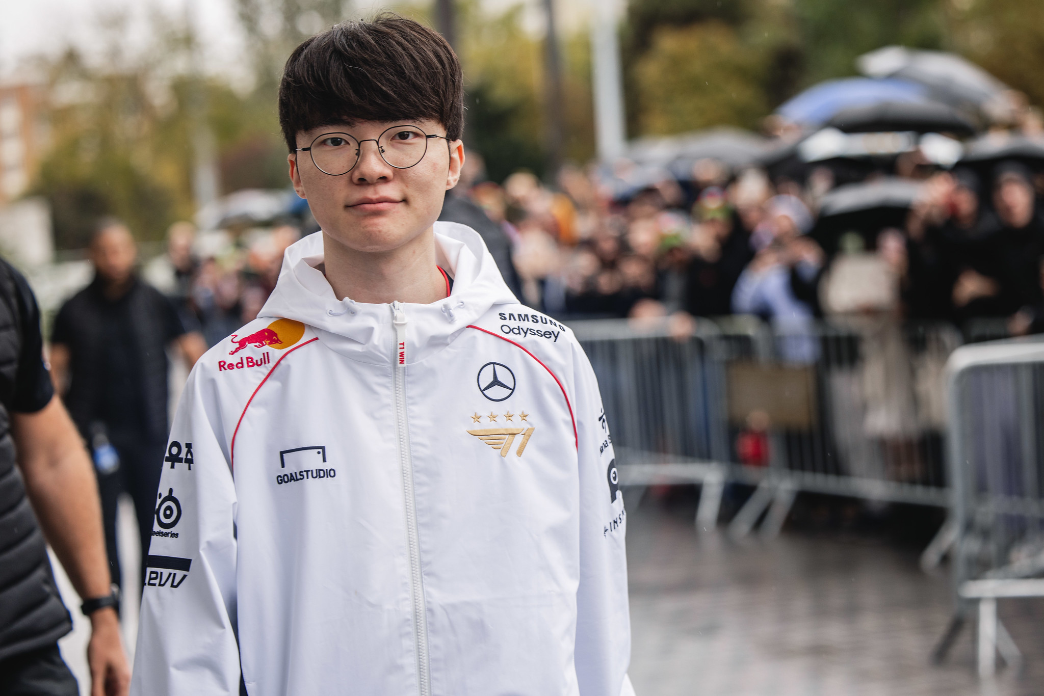 And T1 are all about to enter the match extremely important