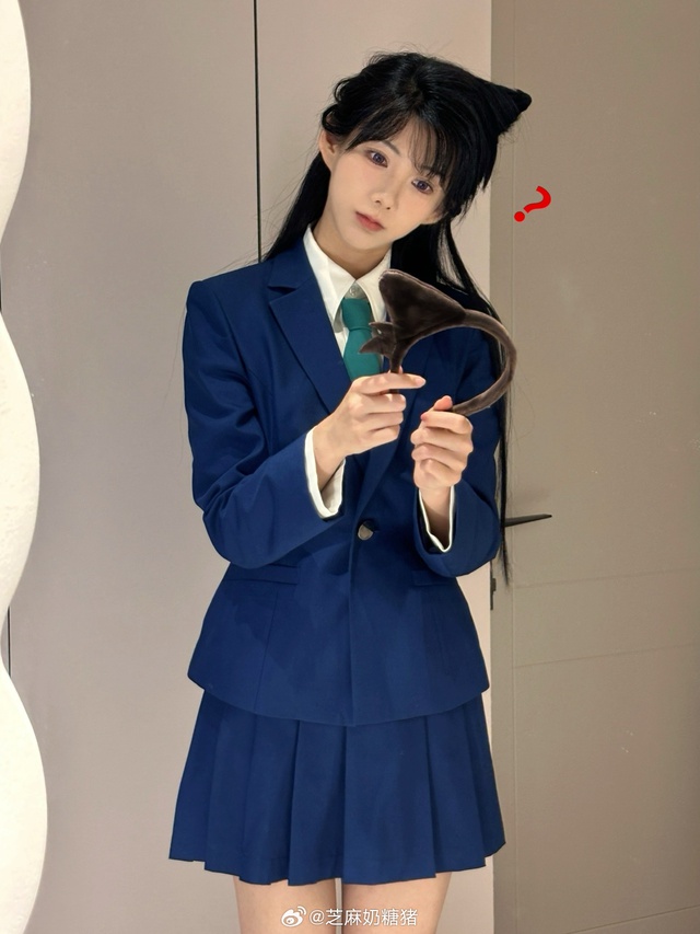 She also cosplay ran in a female costume