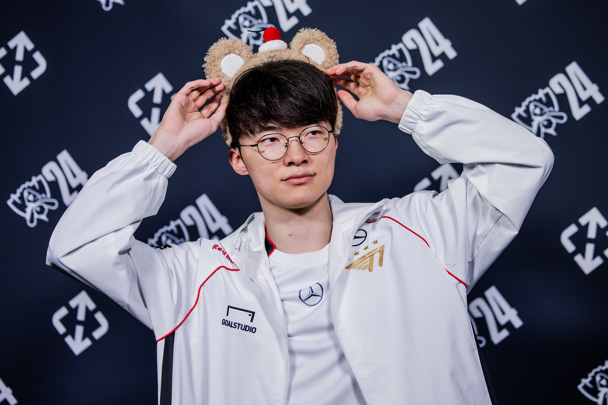 Faker's injury is not suitable to compete in 2 pairs of bo3 in just about 2-3 days like the LCK schedule