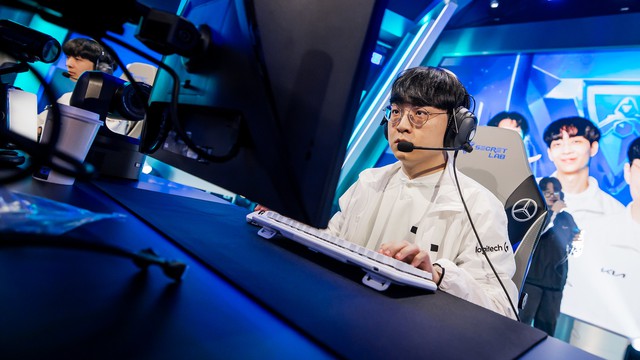 Showmaker also became the first LCK player in the history of not reaching the quarterfinals in 2 consecutive Worlds