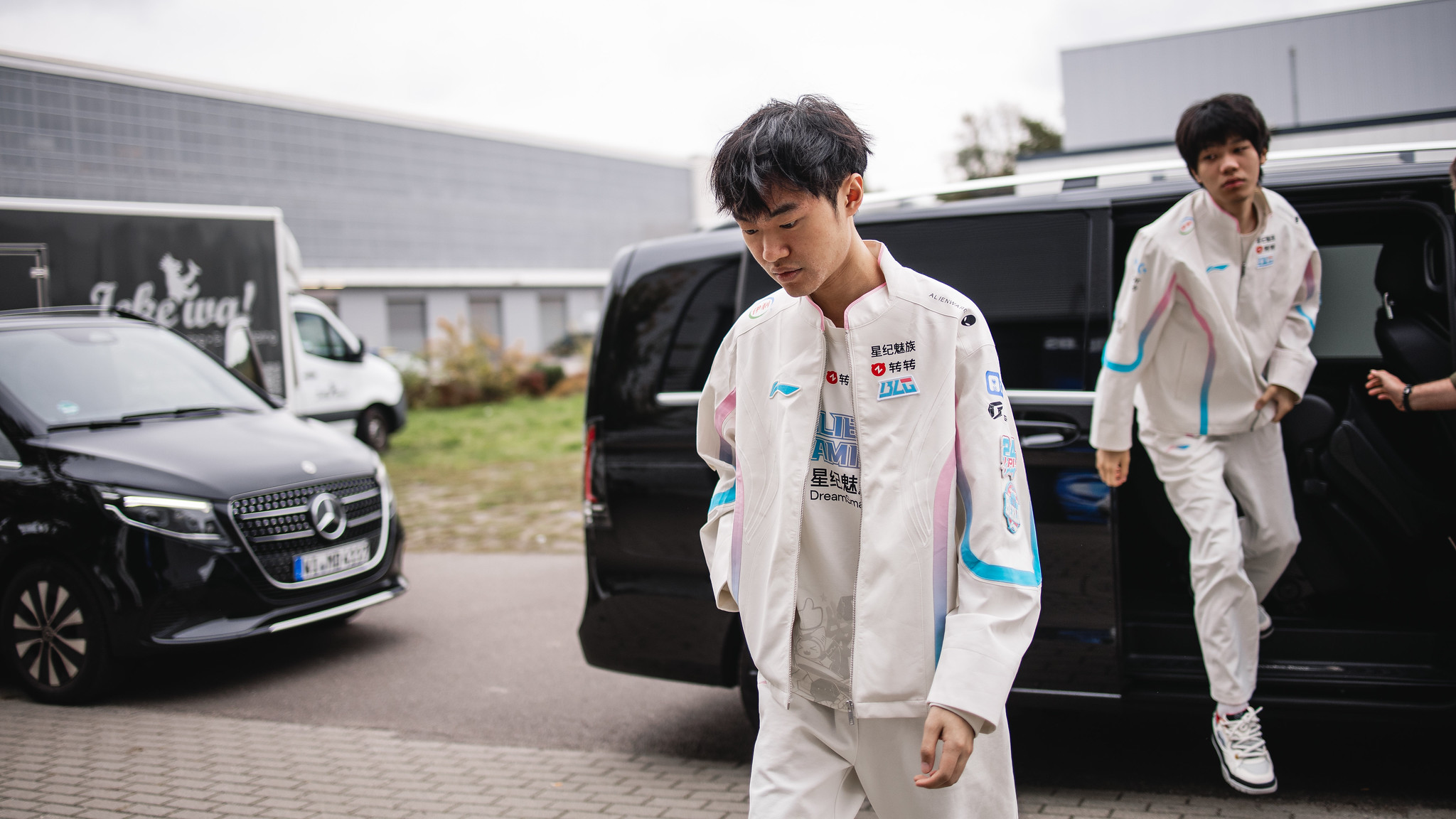 Of the two names, Knight is with the BlG that has not been really good at this year's Worlds