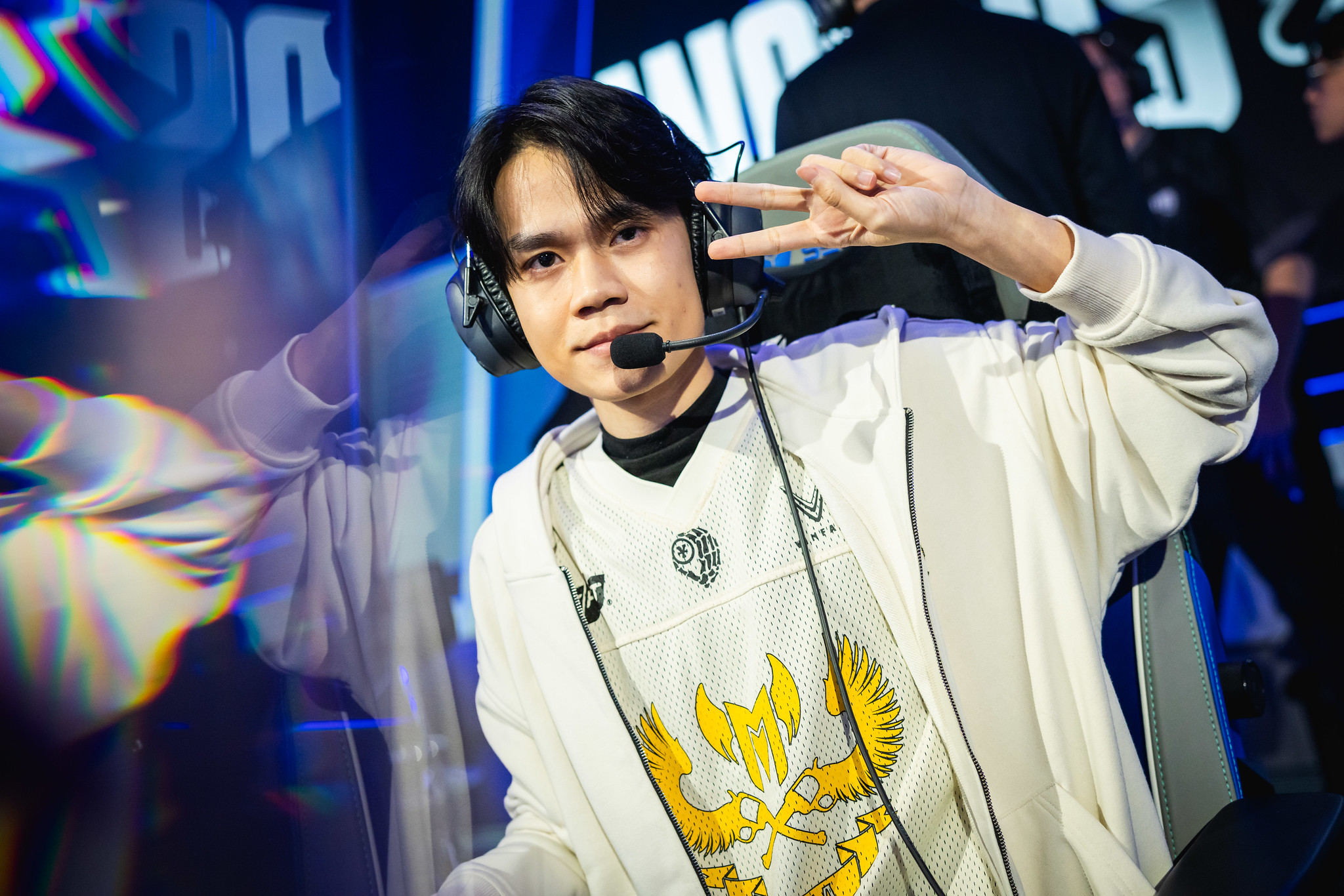 He said he had maintained a habit of chanting and reciting Buddha's name whenever there were malfunctions out of control for 7 years and admitted that he had lost his trust in his former teammates before coming to GAM.