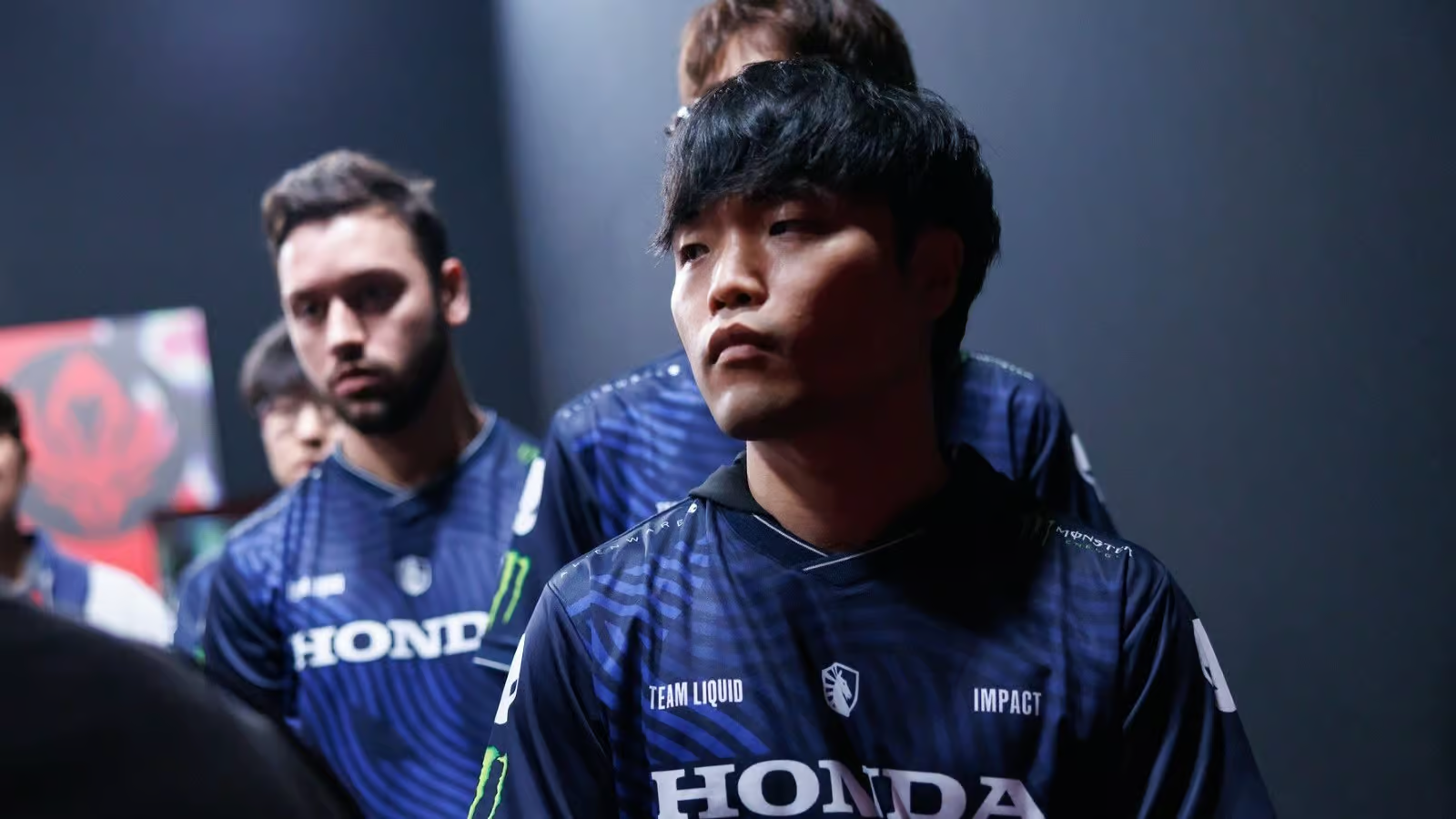 Similarly, the appearance of Flyquest in the MV When it is clear that competing with T1, the Liquid team is much more basis.