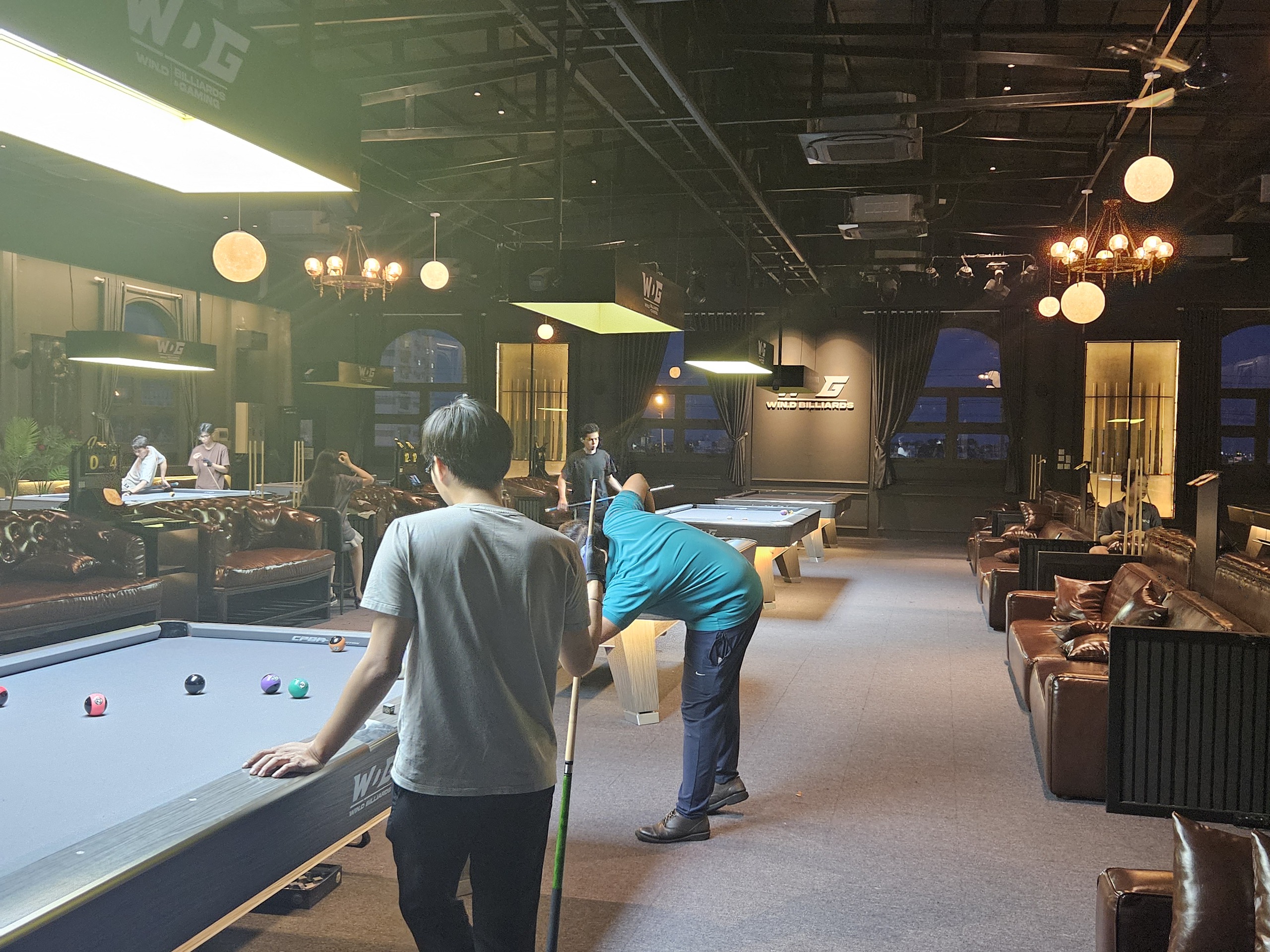 Bi-a play area for gamers to relieve stress or wait for the device