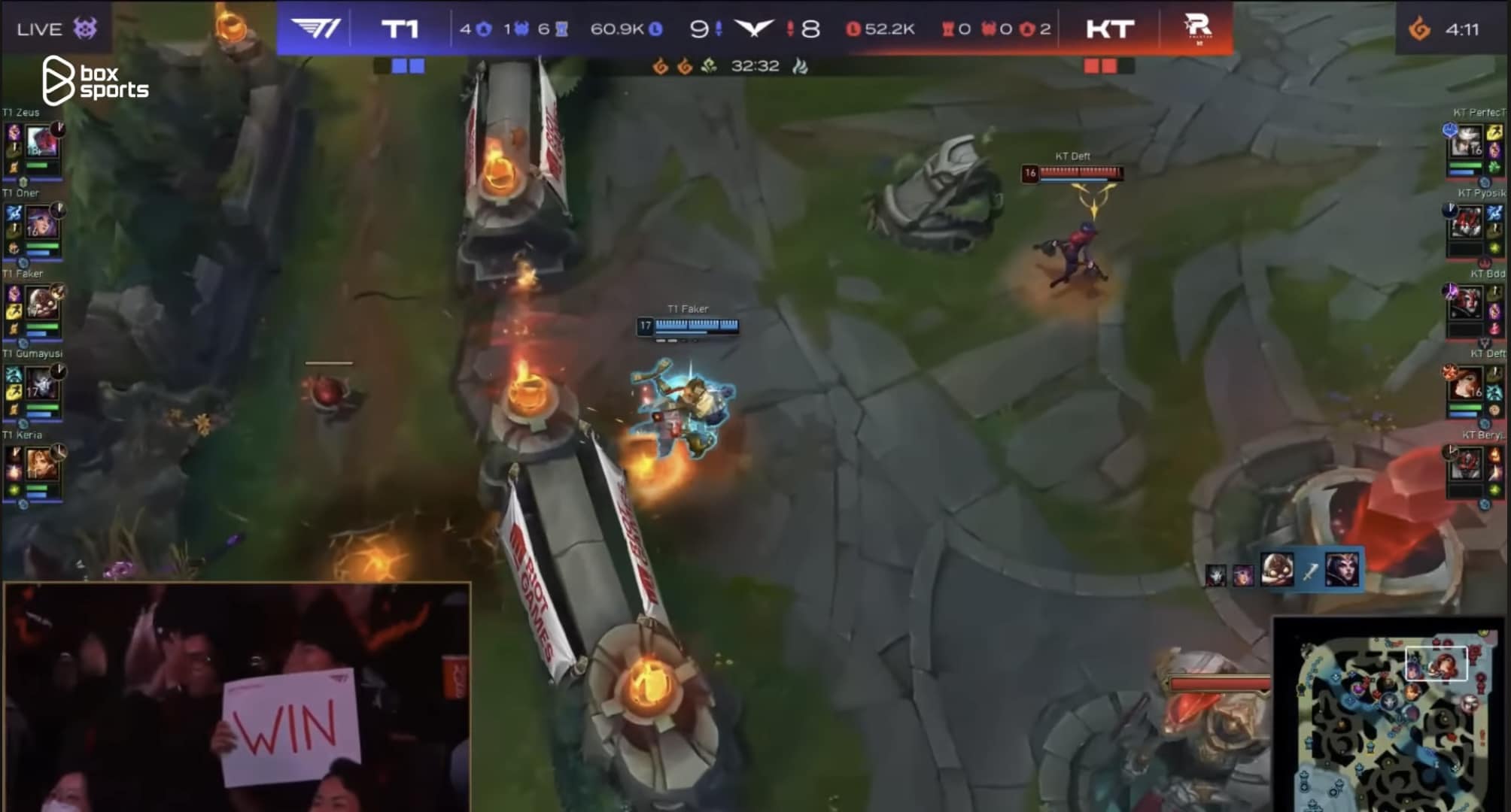 Final pictures of Faker and Deft in the final match of the LCK regional qualifier
