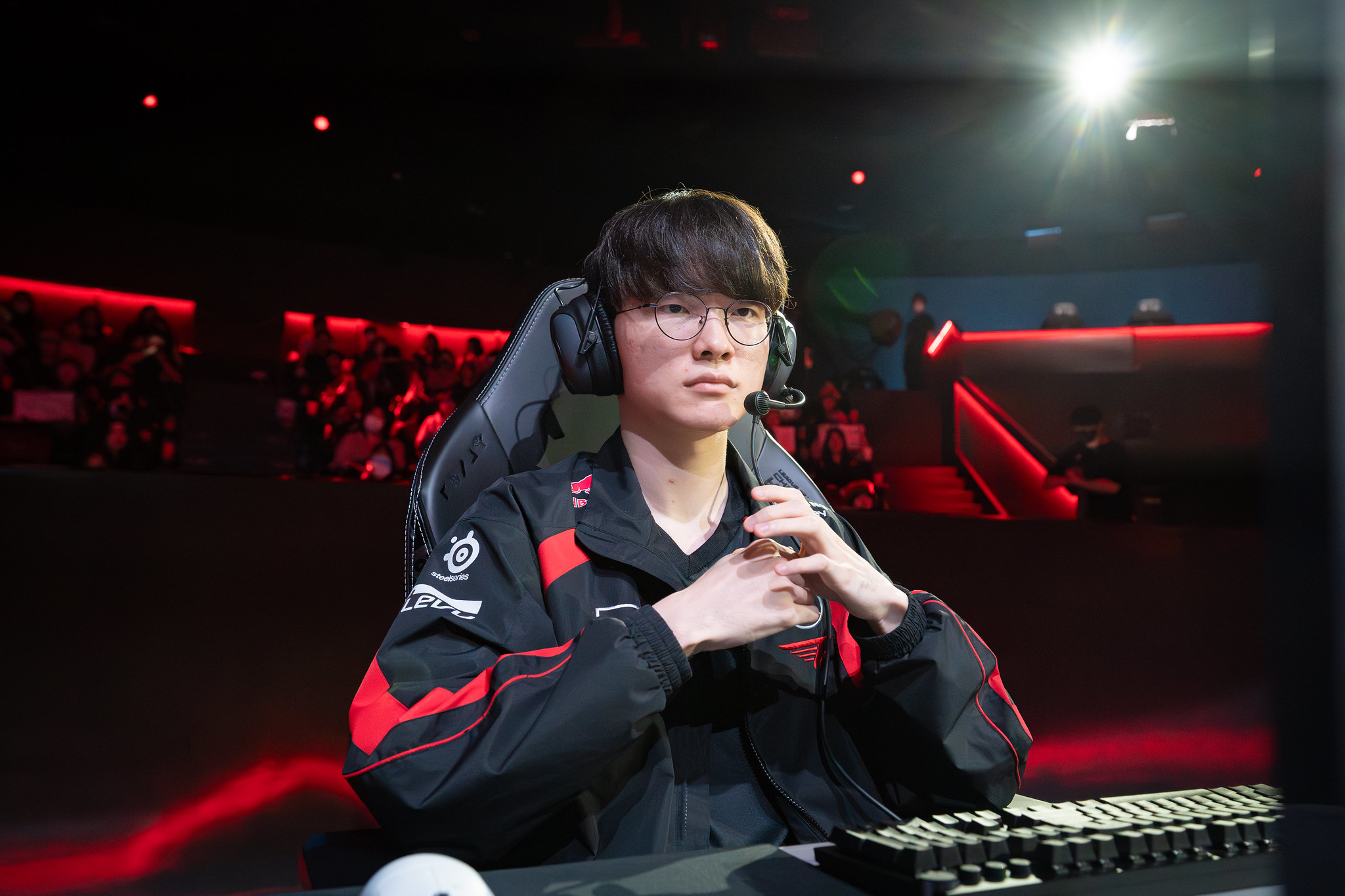 Fan's quote also pointed out that the former VCS player said that the T1 members left the team will not accept because they lack Faker, they beat poorly