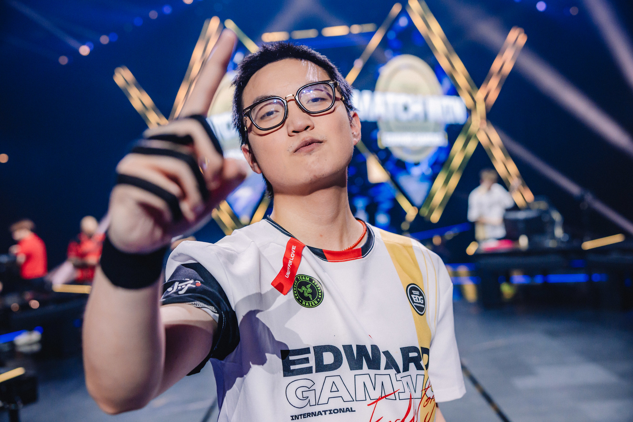 EDG's journey is very ups and downs and has satisfied results