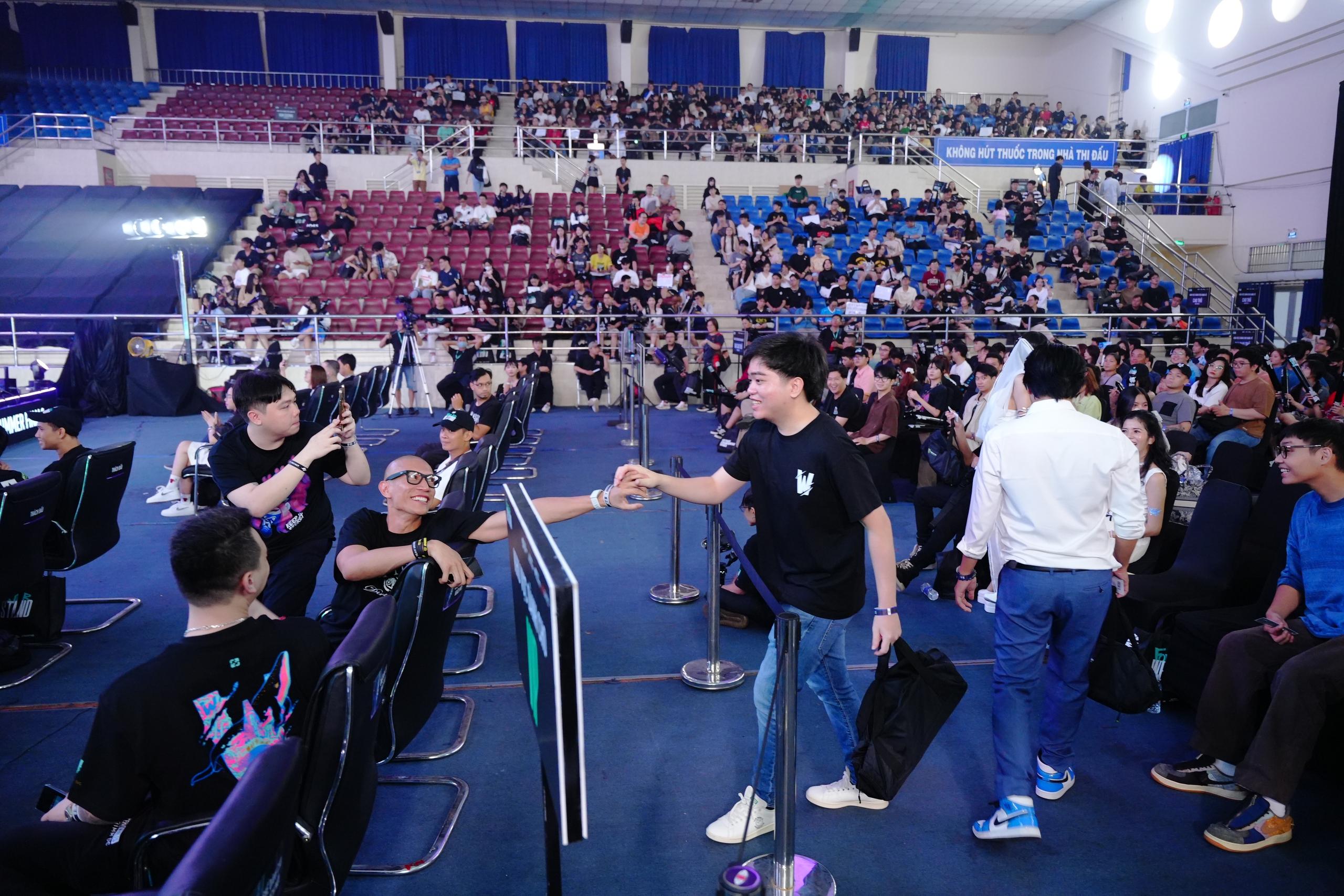 VCS audiences are seen offline offline matches of Vietnamese League of Legends