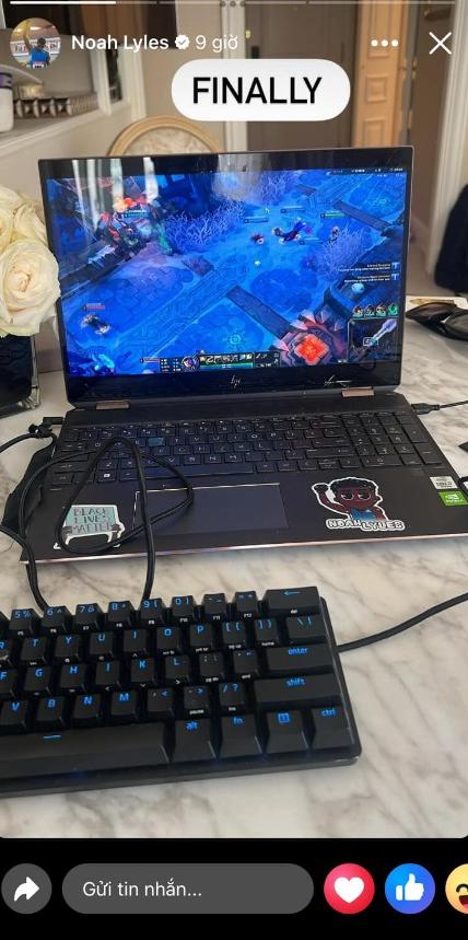Noah Lyles also carries a computer and keyboard to play Aram during the Paris Olympic Games