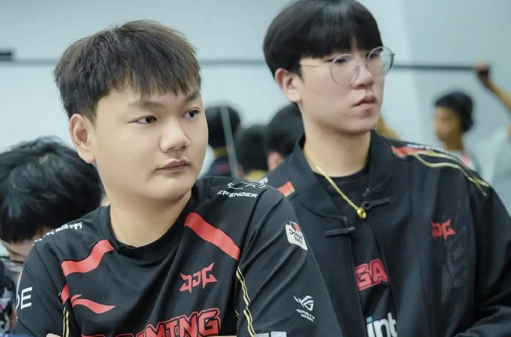 The gunner of JDG could not carry the burden of the team when Yagao also dropped his form