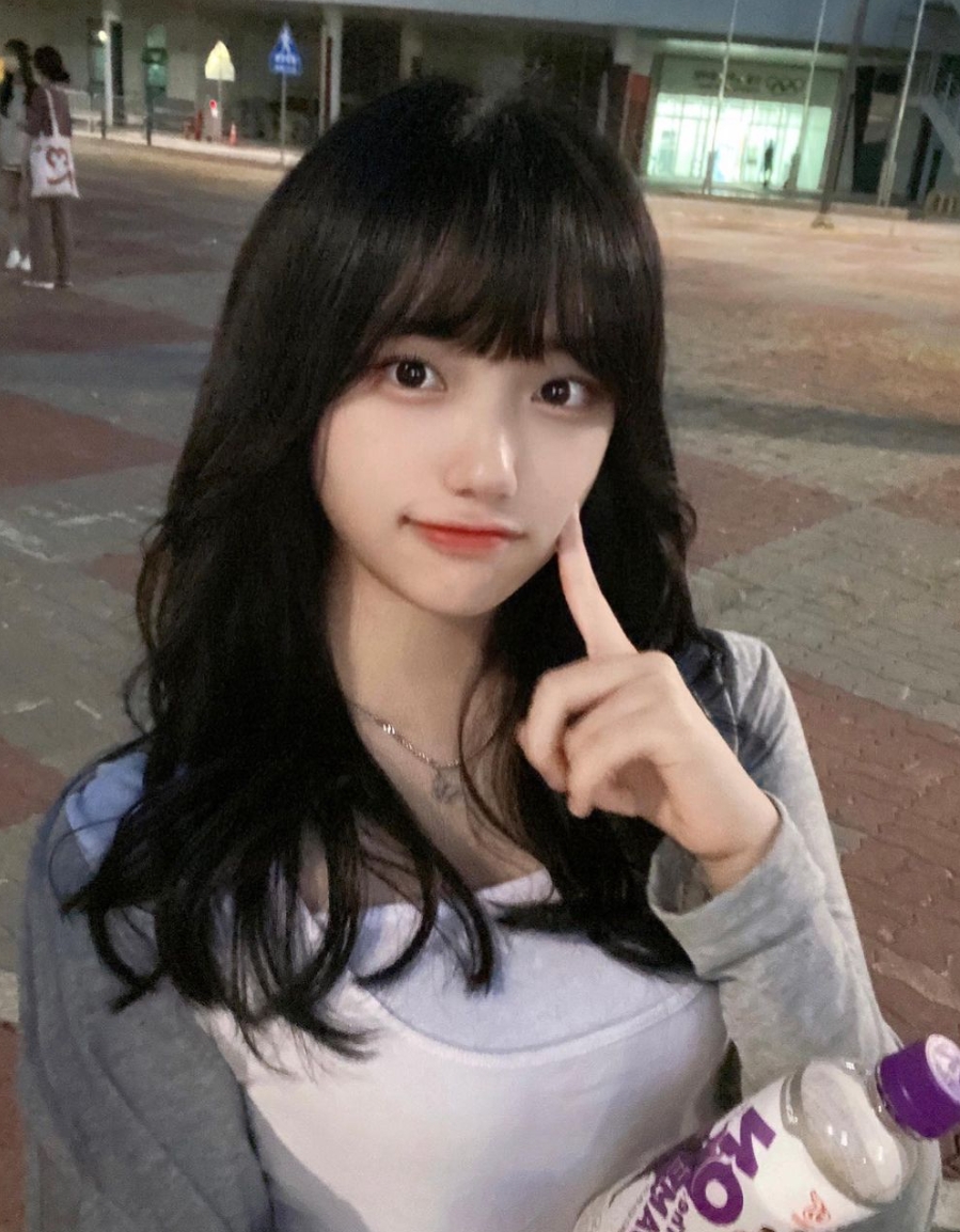 Hyera possesses lovely, lovely beauty