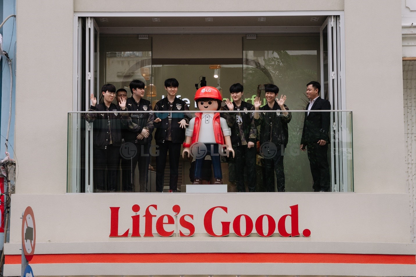 Let's take a look at the beautiful images of Gen.G in Vietnam, gamers!- Photo 4.