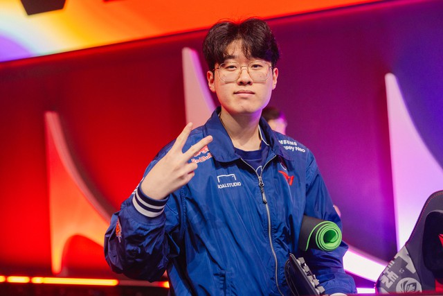 Then he lifted into W and had 4 rival members