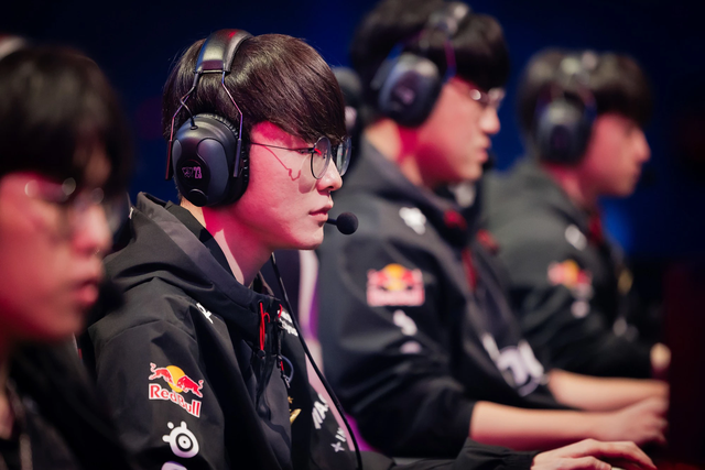 Before the new season took place, Faker and the whole T1 team had food poisoning