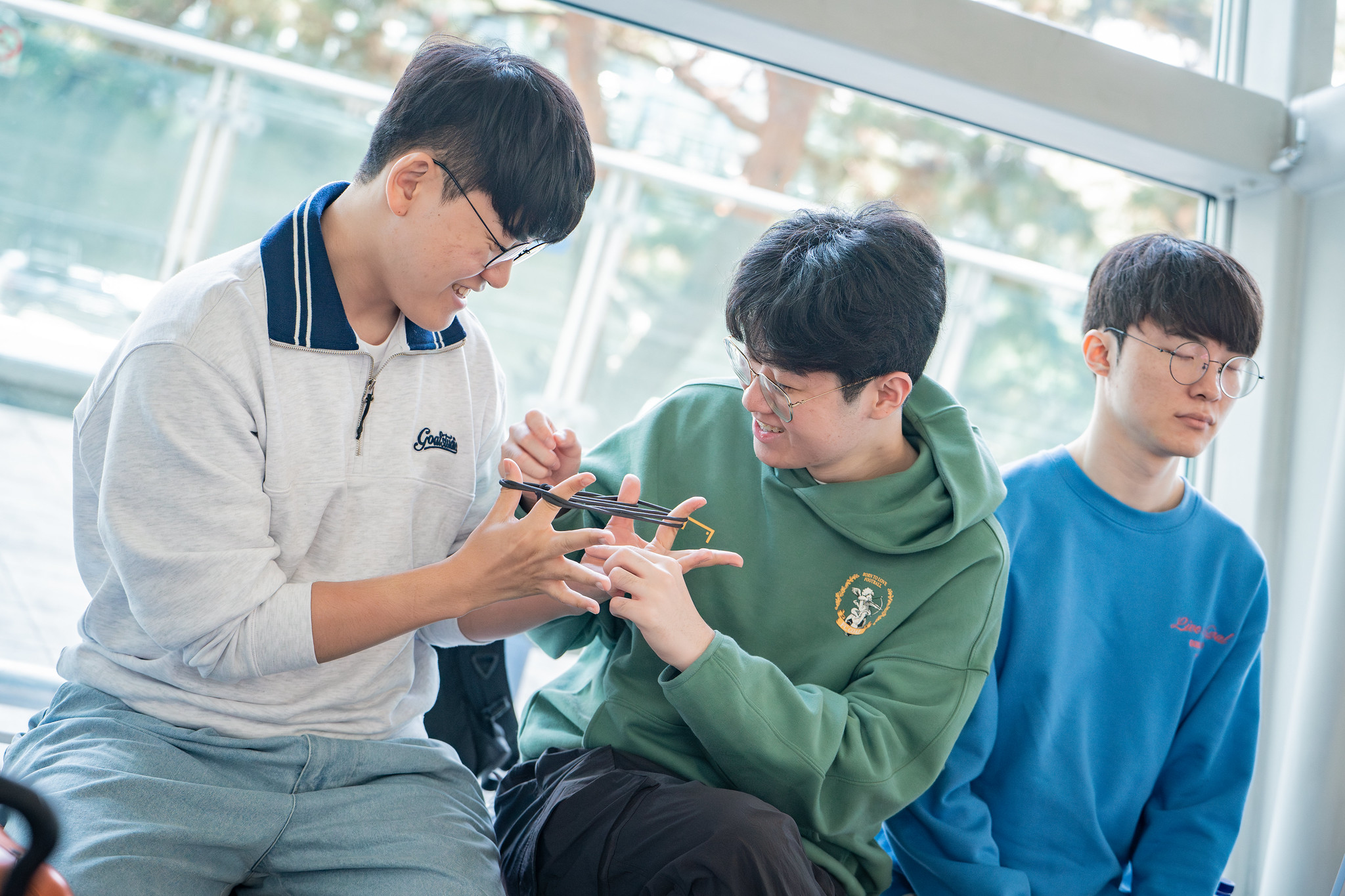 But it is from this sharing that people realize that T1 is actually very young players