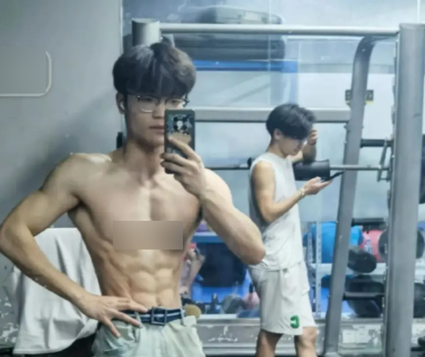 This person earns hundreds of millions of VND every night and is called "Faker 6 packs", "Faker Gym"