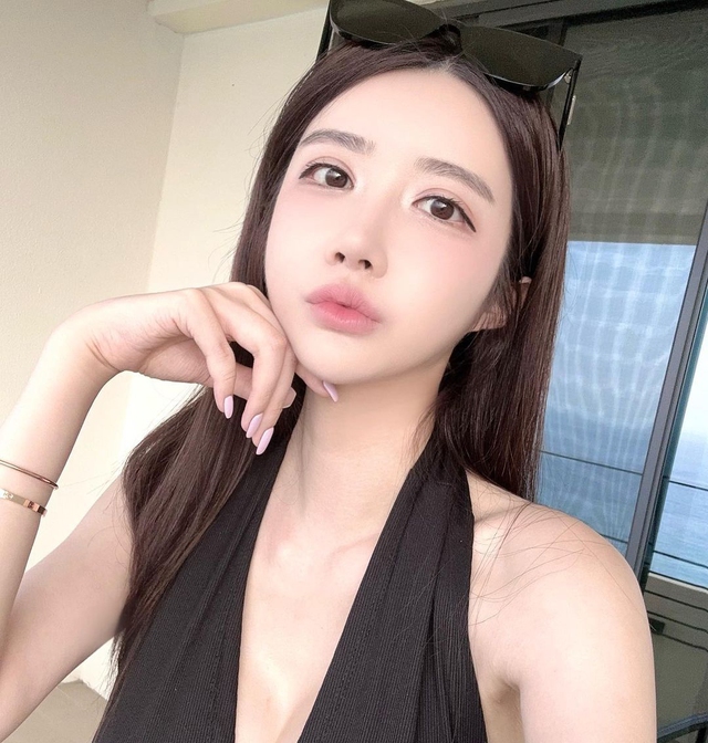 The beauty of the hot girl