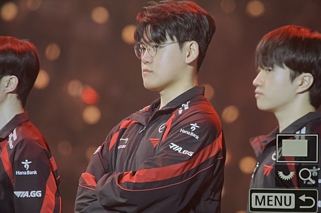 Gumayusi with Aphelios is almost not playing much in games 4