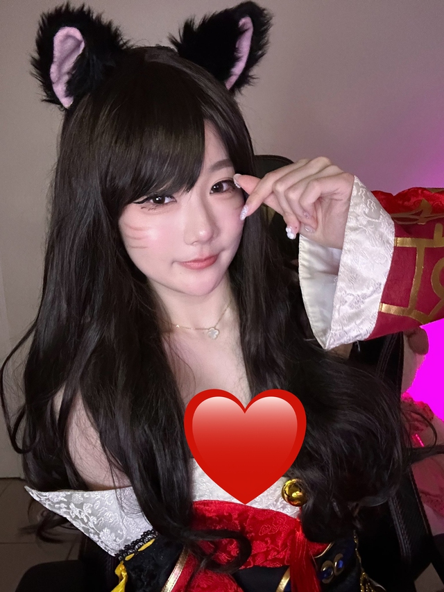 The beauty of her and sexy physique helps her cosplay extremely smooth the symbolic general of League of Legends