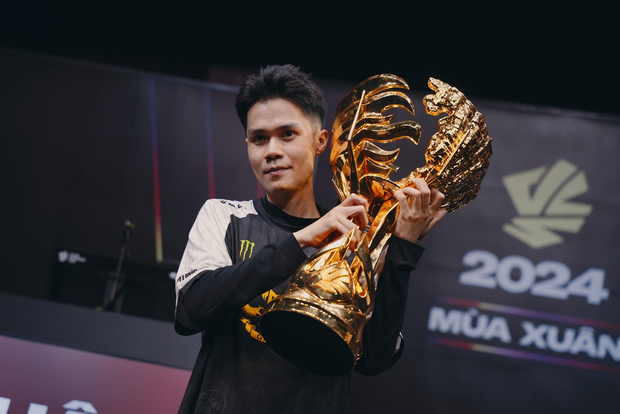 Easylove also became the most special champion of Vietnamese League of Legends and possibly the whole world